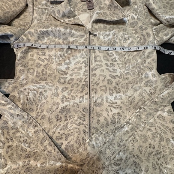 Sharon Young Ivory & Gray Animal Print belted jacket w/ front pockets size M - Picture 9 of 12